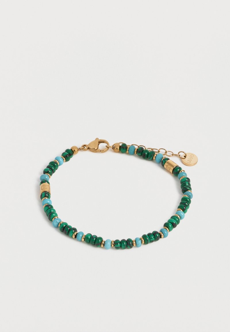 Βραχιόλι με εναλλασσόμενες μικρές τυρκουάζ και πράσινες χάντρες, χρυσά διαχωριστικά, κούμπωμα καβουράκι και ρυθμιζόμενη αλυσίδα με στρογγυλή χρυσή ετικέτα.