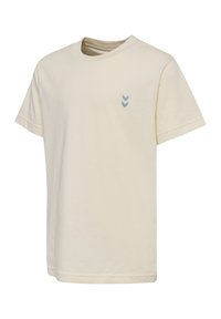 Kortærmet t-shirt i cremefarvet bomuld, med et lille blåt chevron-logo på brystet. Klassisk rund halsudskæring og standard pasform.