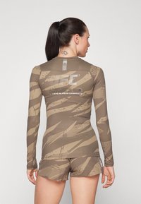 Venum UFC FIGHT WEEK - Langarmshirt - desert