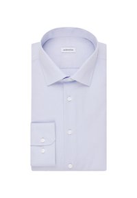 Chemise habillée bleu clair à manches longues, soigneusement pliée avec poignets boutonnés et boutons sur le devant, col ouvert, étiquette visible à l’intérieur du col.