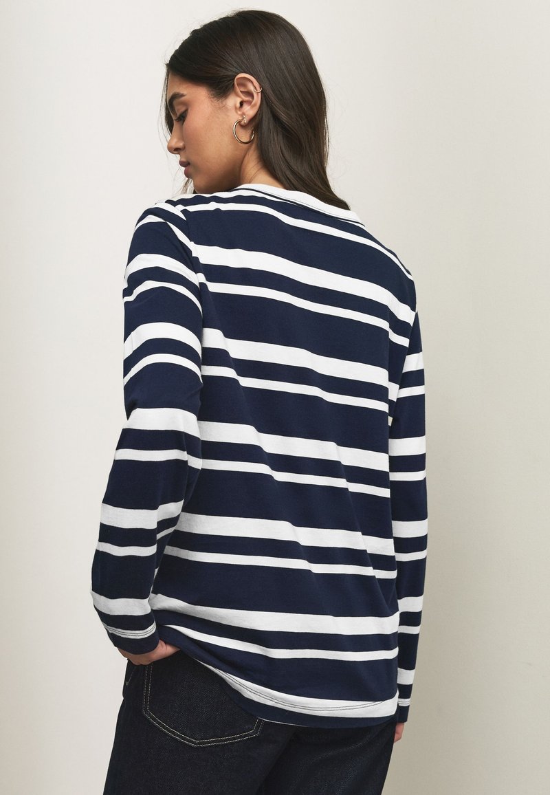 Pull rayé noir et gris taille 12 ans