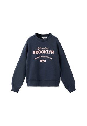 Sweatshirt bleu marine avec un col rond, des manches longues et des poignets côtelés. Présente un texte rose : « Explorons : BROOKLYN » et « le meilleur quartier de NYC. »