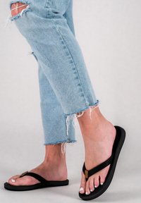 Reef TIDES ZEHEN - Sandale cu baretă între degete - black
