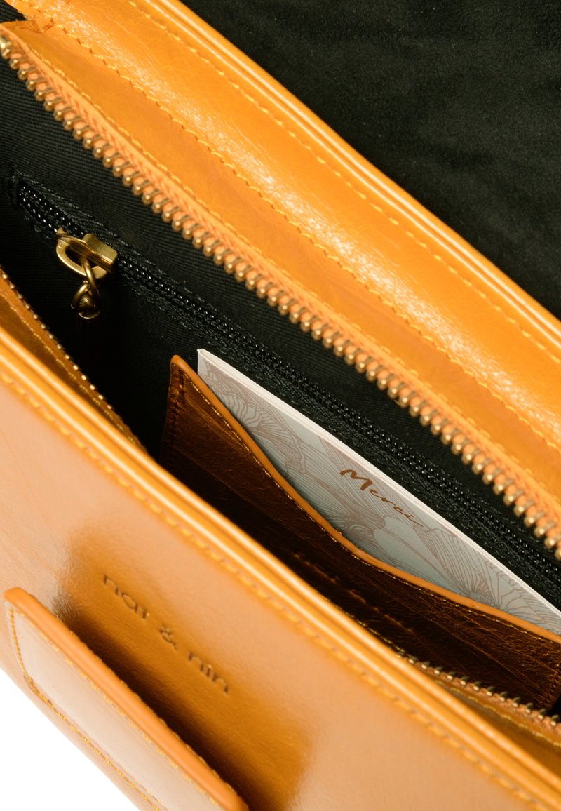 Damen Handtaschen | nat & nin FREJA Umhängetasche mustard/senf - QD74731 Damen Handtaschen | nat & nin FREJA Umhängetasche mustard/senf - QD74731
