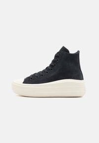 Zapatillas altas en gamuza azul marino oscuro, con cordones a tono, suela de goma blanca y un capuchón en la puntera texturizado para añadir detalle.