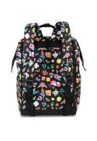 Zwarte rugzak met een bloemenpatroon met kleurrijke bloemen, schedels en papegaaien. Het heeft verstelbare schouderbanden en stevige ritsen.