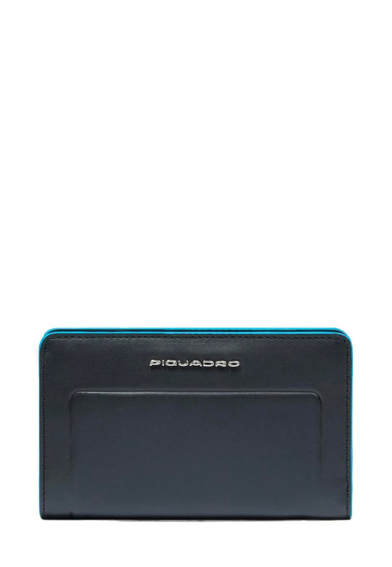 Portafoglio in pelle nera con dettagli blu, forma rettangolare, texture liscia, con una fessura per carte e logo del marchio in rilievo sul davanti.