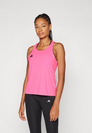 Lyserød atletisk tanktop med rund halsudskæring, justerbare stropper og sorte logo-detaljer. Materialet ser let og åndbart ud.