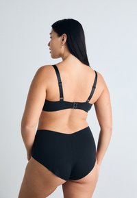 Triumph BODY MAKE-UP ESSENTIALS WP - T-shirt bra - black