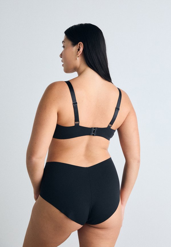 BODY MAKE-UP ESSENTIALS WP - T-shirt bra3