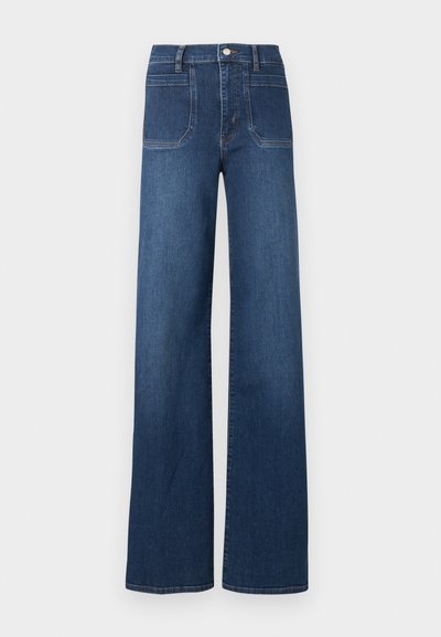 Sötétkék farmerból készült, magasderekú, széles szárú nadrág, klasszikus ötlovas zsebes kialakítással, látható varrással, cipzáras és gombos rögzítéssel.