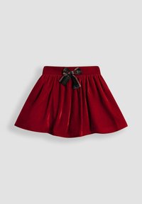Gonna di velluto rosso con un design a campana, dotata di una vita e un dettaglio a fiocco scozzese sul davanti. Texture liscia con pieghe.