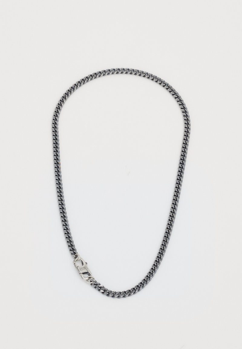 Söljtonad metallkedja med sammanlänkade läxor, utrustad med en säker låsning, slät yta och en elegant, polerad finish.