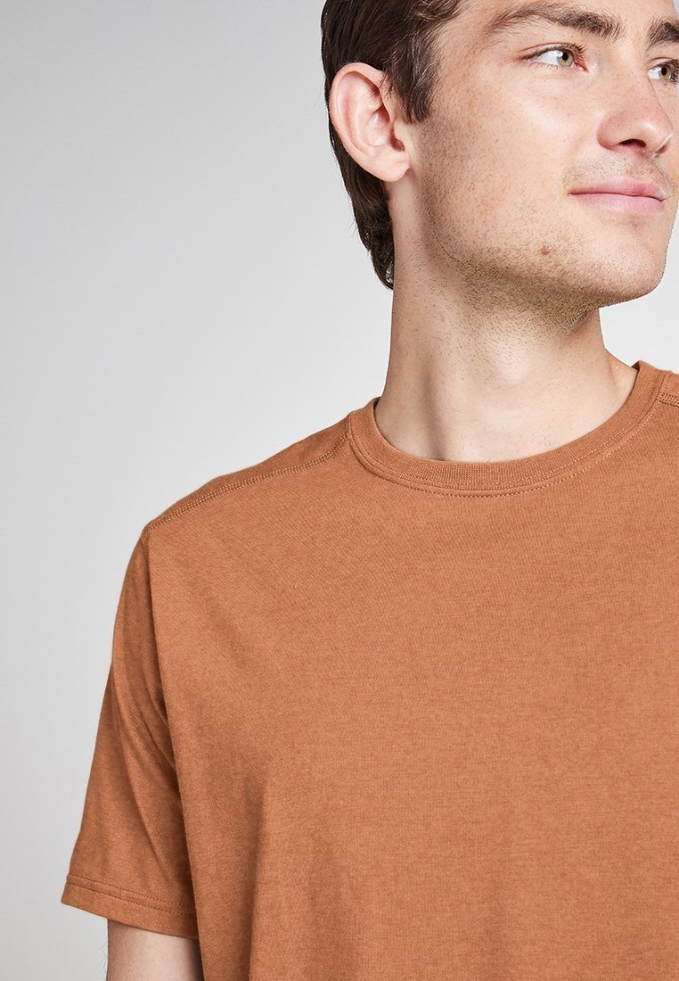 Herren Shirts | Eddie Bauer ADVENTURER™ T-Shirt basic copper/kupfer - PS69427 Herren Shirts | Eddie Bauer ADVENTURER™ T-Shirt basic copper/kupfer - PS69427