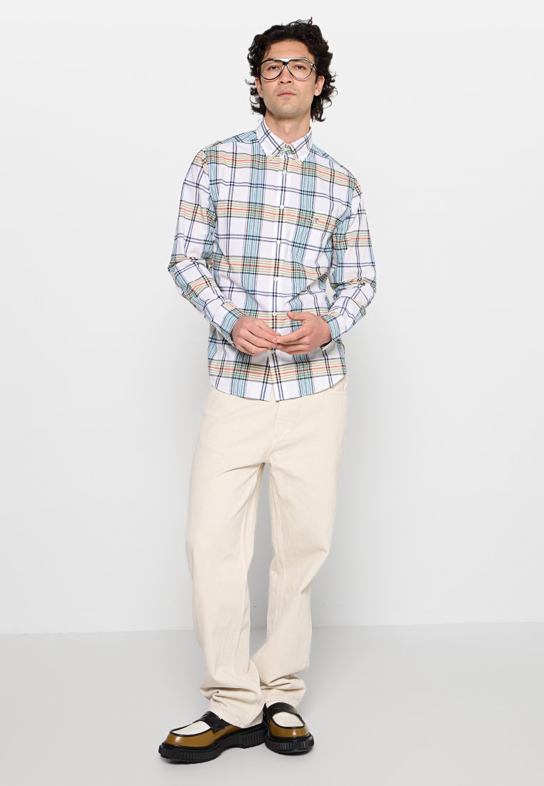 REGULAR FIT