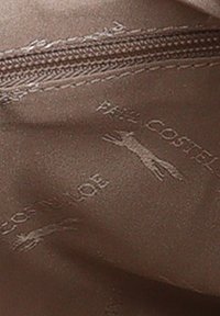 Bruine stoffen voering met een subtiele glans, voorzien van reliëftekst en dierenmotieven. Inclusief een soepel rits langs de rand.