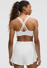 lululemon ENERGY EVOLVE - Sportmelltartó közepesen nehéz sportoláshoz - white