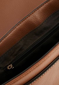 Next Skuldertasker - tan brown