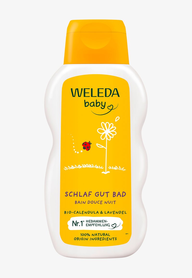 Weleda Baby Sleep Bath, witte fles met gele label, bevat een bloem, een illustratie van een lieveheersbeestje, en tekst in groen en paars.