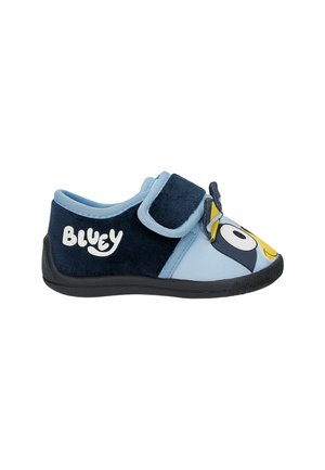 Chaussure souple bleue et noire pour enfants avec bride en Velcro, avec un visage de dessin animé et le mot "Bluey" sur le côté.