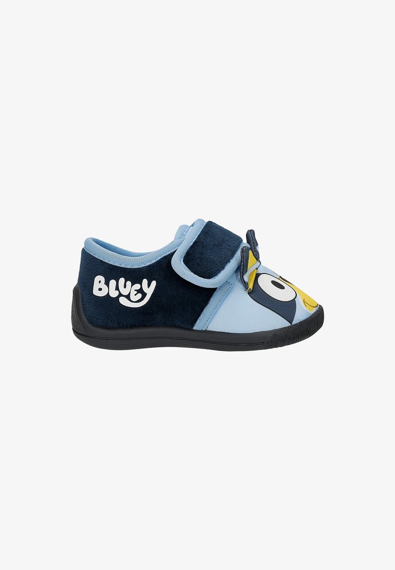 Chaussure souple bleue et noire pour enfants avec bride en Velcro, avec un visage de dessin animé et le mot "Bluey" sur le côté.