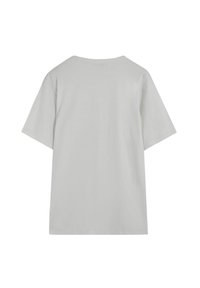 Camiseta de algodón gris claro con mangas cortas, cuello redondo y un corte relajado. La vista trasera muestra un diseño liso y sencillo.