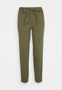 Olijfgroene, lichtgewicht broeken met een gestructureerde afwerking, voorzien van een strikriem in de taille en twee ruime zakken aan de voorkant.