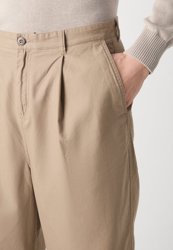 CROPPED PLEAT - Trousers - taupe gray2