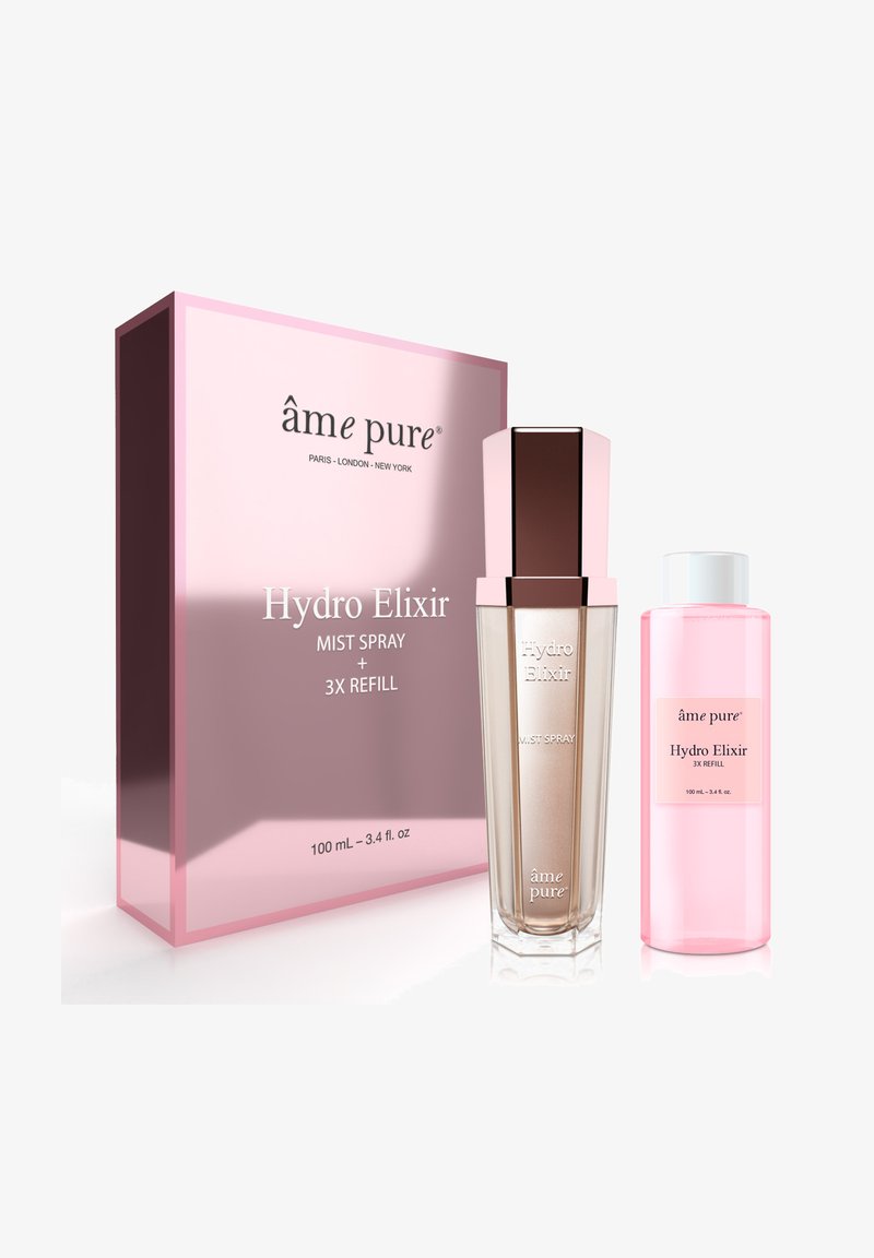 Hydro Elixir mist spray sættet inkluderer en rektangulær pink boks, en klar glasflaske med en rosegold top og en pink refillflaske.