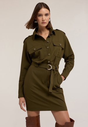 CON CINTURA - Blusenkleid - verde militare