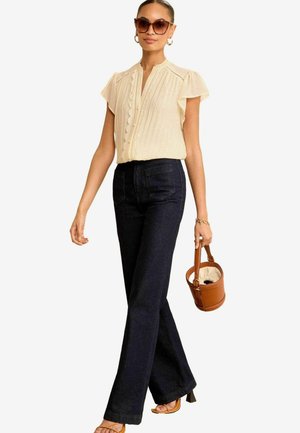 Love & Roses SCALLOP DETAIL FLUTTER SLEEVE PLEATED REGULAR FIT - Bluse - ivory white