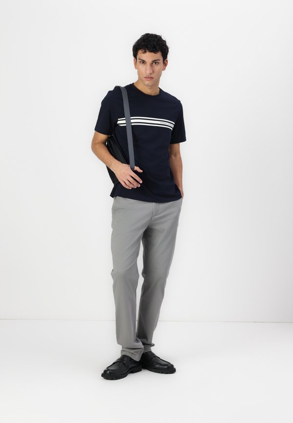 CENTRAL CHEST STRIPE TEE - Print T-shirt - desert sky4