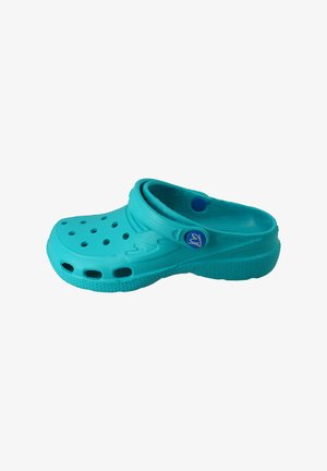 Himmelblauer Schlupfschuh aus weichem Kunststoff, mit Belüftungslöchern, verstellbarem Fersenriemen und strukturiertem Sohle für Stabilität.