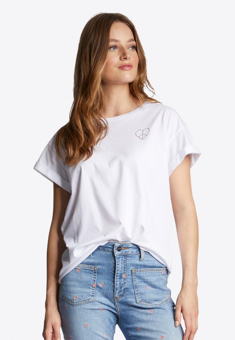 BLOCK T-SHIRT ROYAL SHORTS SET - WHITE/ROYAL
