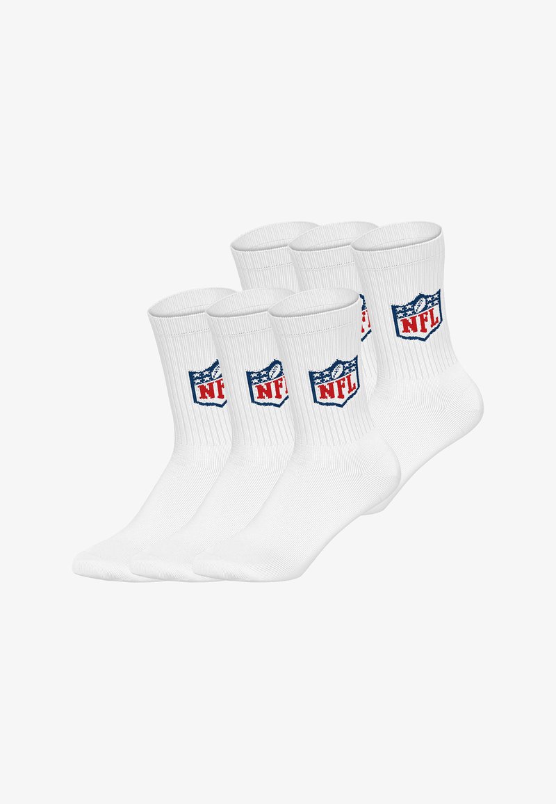 Weisse Crew-Socken mit geripptem Design, versehen mit einem blauen und roten NFL-Logo. Set aus fünf Paaren, hergestellt aus einem weichen, elastischen Material.