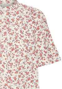 Chemise à manches courtes en tissu léger avec un motif floral rouge, bleu et marron sur un fond crème clair. Devant boutonné.