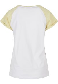 Urban Classics CONTRAST RAGLAN - T-shirts med print - white softyellow