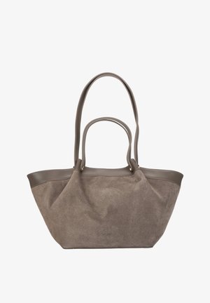 Grijze suède totebag met gladde bruine leren accenten, twee lange handvatten en een ruim ontwerp. Voorzien van goudkleurige hardware.