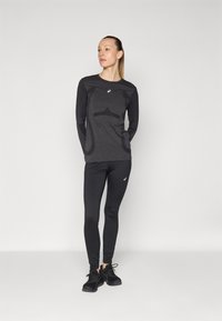 ASICS ROAD SEAMLESS TOP - Long sleeved top - performance black/carrier grey