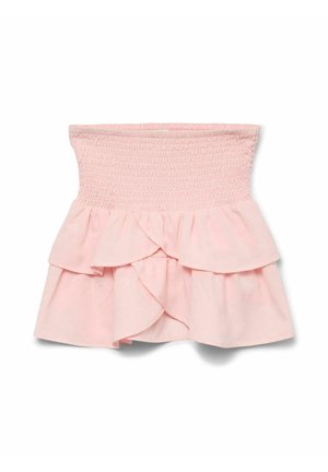 Rosa, volangkjol med smockad överdel. Tillverkad av mjukt tyg, den har två lager av fallande volanger för en texturerad look.