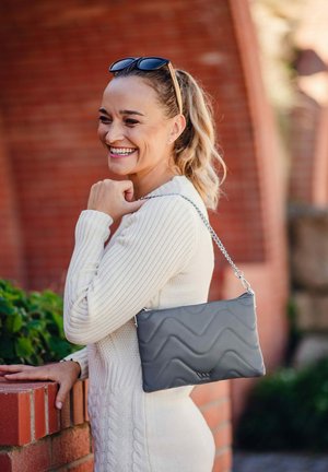 VUCH LYLANN QTD - Kabelka - grey