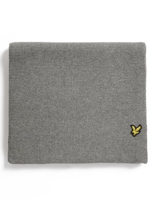 Opgevouwen grijze gebreide sjaal met een klein geel vogel-logo geborduurd nabij een hoek op een witte achtergrond.