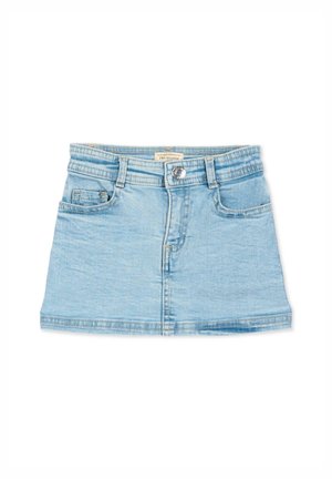 Minigonna in denim azzurro chiaro con bottone frontale, passanti per cintura e due tasche frontali, distesa su sfondo bianco.