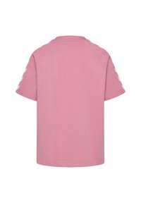 Lyserød bomulds t-shirt med korte ærmer, raglan-design og hvide striber langs skuldrene. Simpel rund hals, afslappet pasform.