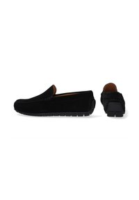 Sorte ruskind loafers med et strømlinet design, rund tå og kontrasterende brunt interiør. Har diskret syninger og en fleksibel gummisål.