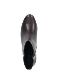 Bottine bordeaux en cuir lisse, avec un bout arrondi et une fermeture éclair latérale. Talon solide et design minimaliste. Intérieur avec doublure douce.