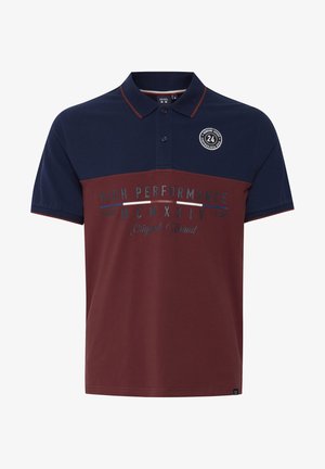 Tengerészkék és burgundi színű pólóing, galléros nyakkal, két gombbal és szöveges grafikával az elején. Puha anyag, kontrasztos részletekkel.