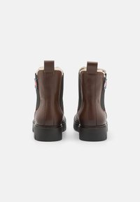 Tommy Jeans CHELSEA BOOT - Botines con plataforma - carob chocolate