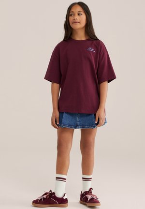 WE Fashion, WE FASHION - Trükipildiga T-särk - burgundy red
