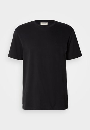 Zwarte katoenen t-shirt met korte mouwen, voorzien van een ronde hals en een subtiel geborduurd logo op de borst. Glad textuur en klassieke pasvorm.